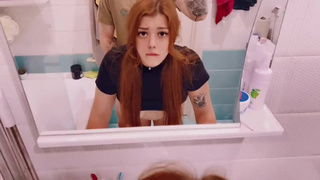 Секс с отчимом в туалете – смотреть домашнее порно