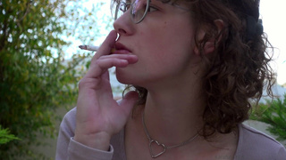 Строгая порка за курение - сестра подчиняется в горячем порно видео