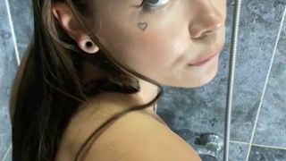 Горячее порно видео с кончанием на сочные титьки