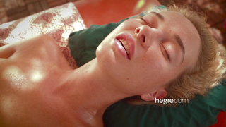 Смотреть онлайн – Страстный массаж и секс в HD 1080p