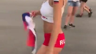 Natalia Football fan - Смотреть онлайн секс видео с горячей девушкой в футболке