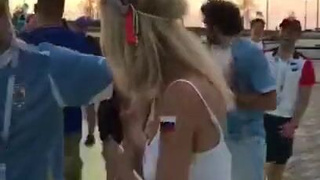 Natalia Football fan - Смотреть онлайн секс видео с горячей девушкой в футболке