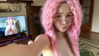 Азиатка доминирует в возбуждающем видео 18+