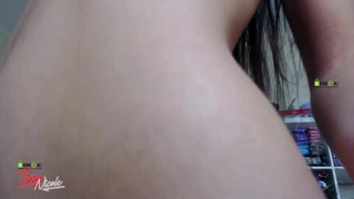 Стриптиз русской студентки на вебку с обнажением груди