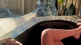 Смотрите онлайн страстные ласки в загородном доме