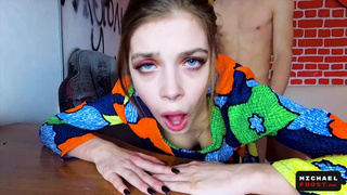 Секс видео онлайн: гопник трахает девушку за экзамен