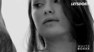 Горячие русские девушки кончают в страстном порно видео