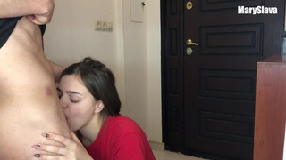 Секс с курьершей: горячее видео для взрослых