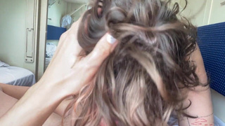 Страстный секс в поезде с незнакомкой