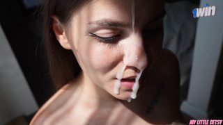 Страстный минет и горячая конча на лицо