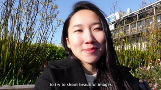 Азиатка с узкой киской возбудила себя и приняла большой член