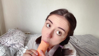 Резиновая попка и глубокий отсос – горячее видео