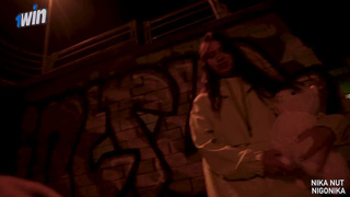 Страстный минет и жесткая ебля в общественном месте