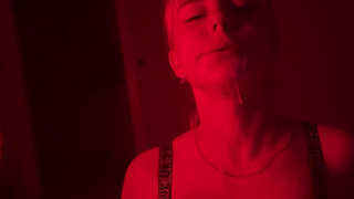 Beauty Vik1One shows how to do blowjob.mp4