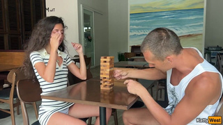 Смотри онлайн горячее порно с развратной подружкой