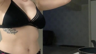 Сексуальные ласки и обнажение в интимном видео