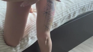 Pretty woman loves games at home.mp4