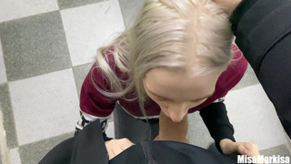 Спонтанное порно в подъезде – романтика и страсть