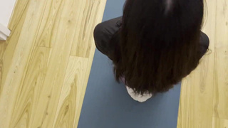 Доверилась тренеру а он взял и трахнул меня в рот