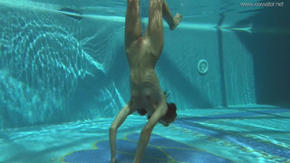 Ирина Руссака в горячем подводном секс-видео