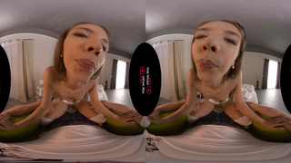 Реалистичное VR секс видео с страпоном