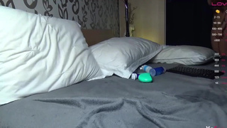 Смотреть онлайн горячее видео с развратной девушкой