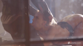 Кира Торн в горячем порно видео со страстным анальным сексом и стриптизом