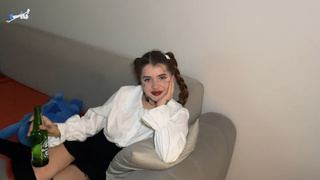 Секс видео онлайн: пьяная девушка не может устоять