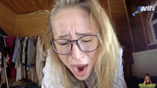 Медсестра разводит на секс: горячее видео с минети и аналом