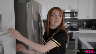 Жесткое порно с братом и двумя девушками – смотреть онлайн