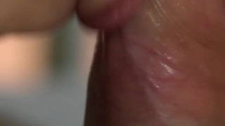 Искусный минетист доводит до оргазма за минуту