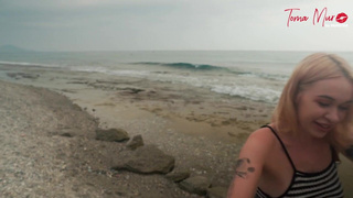 Секс с незнакомкой в отсутствие жены - горячее видео