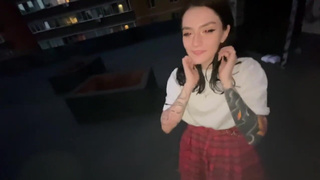 Страстный минет на крыше с доминированием