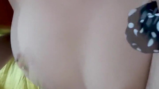 Соблазнительная игра с грудью и страстный камшот