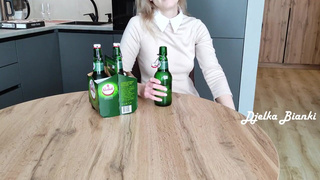 Секс видео с развратной мамашей перед другом сына