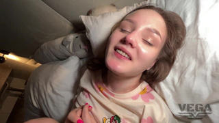 Страстная падчерица соблазняет отчима - эксклюзивное секс видео