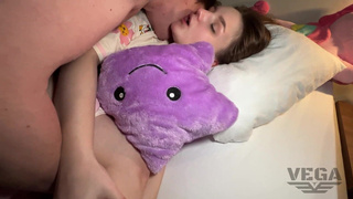 Страстная падчерица соблазняет отчима - эксклюзивное секс видео