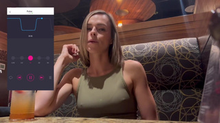 Порно видео: управлял вибратором в ресторане, довел до дикого стона