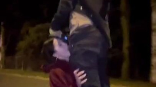 Шокирующее порно с минетом на ходу