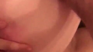 19-летняя девушка с Tinder трахается на первом свидании