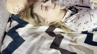 Геймер в ярости жестко трахает подругу после проигрыша