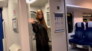 Смотри онлайн жесткий секс в общественном месте