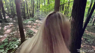 Страстный минет под деревом - дикий секс на природе с развратной девушкой