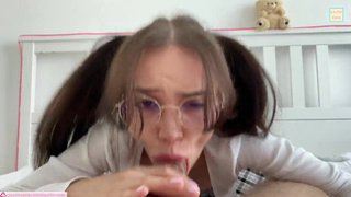 Страстный минет и дрочка с развратным финалом