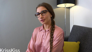 Секс с репетитором английского — страстный урок с красивой учительницей