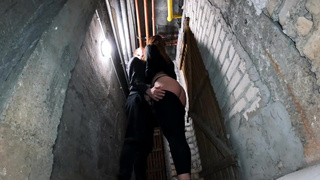 Страстный секс в подъезде с тайной встречей