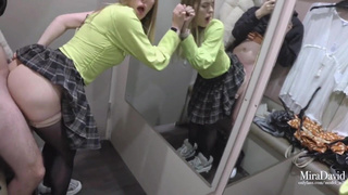 Секс в магазине с развратной красоткой