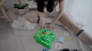 Секс видео азиатки мастурбирует раздевается