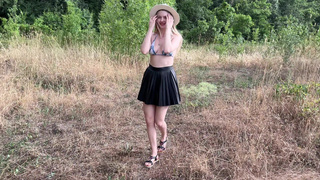 Angelica Heaven дикий лесной секс с мочеиспусканием