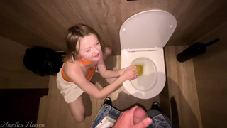 Горячее порно видео: страстный секс в общественном туалете с незнакомцем